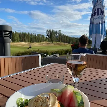 Lomakaksio Vierumaeen Golfkentaen Vieressae 黑诺拉